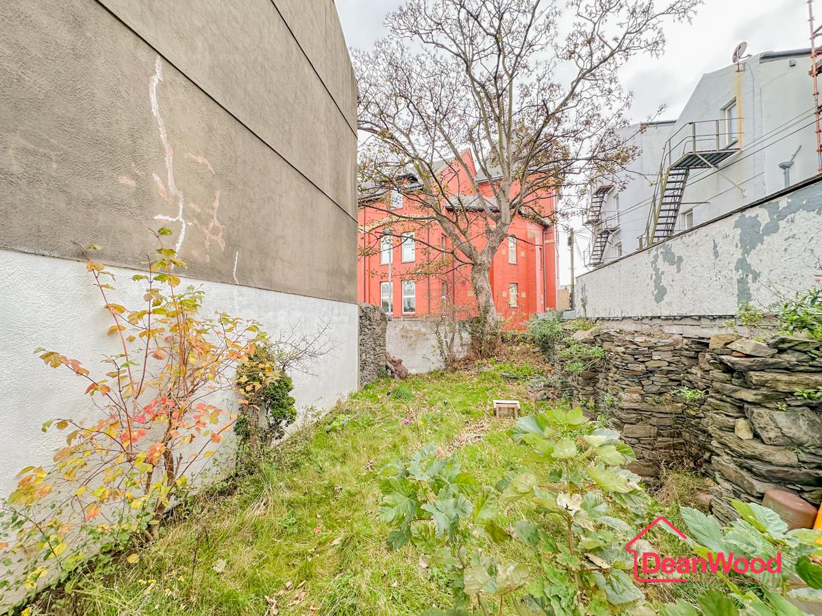 1 Finch Hill Grove, Douglas