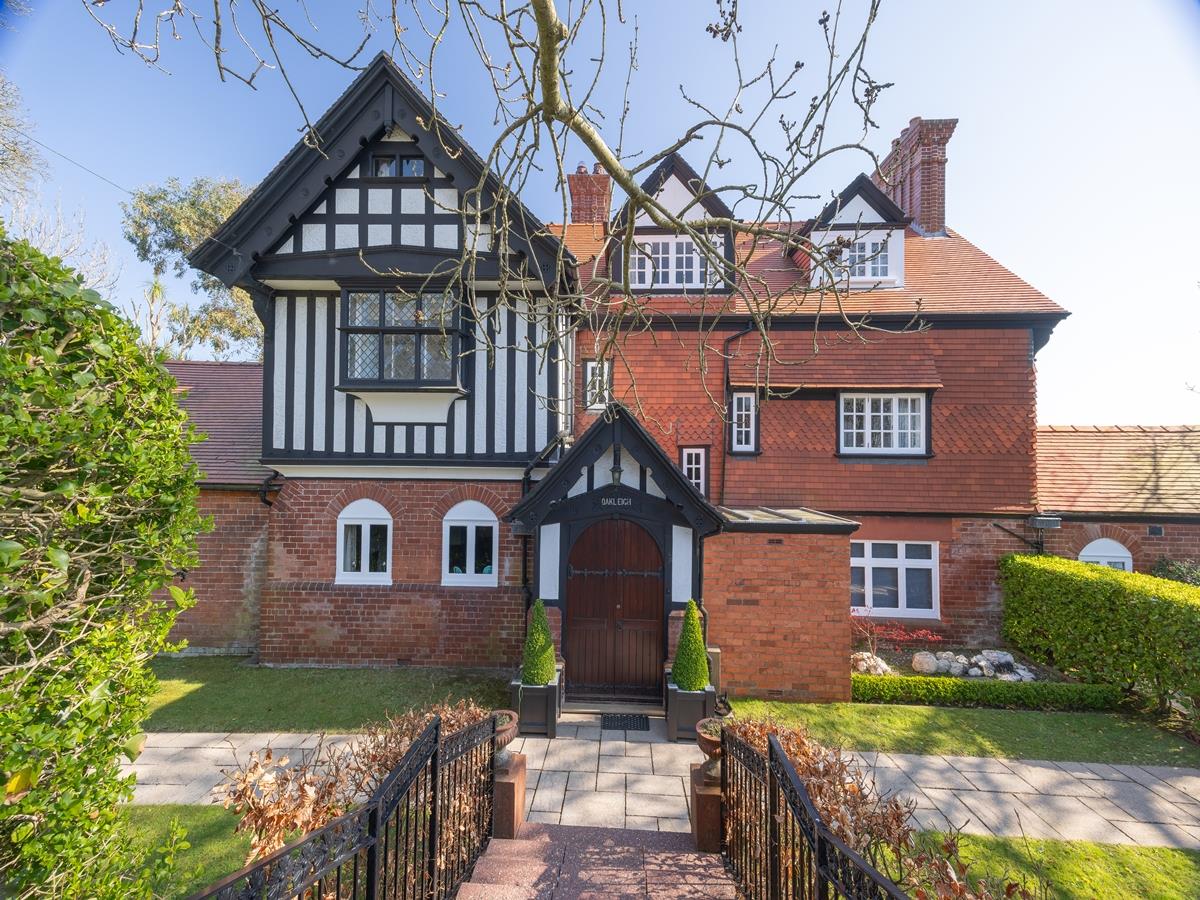 Oakleigh, Glencrutchery Road, Douglas