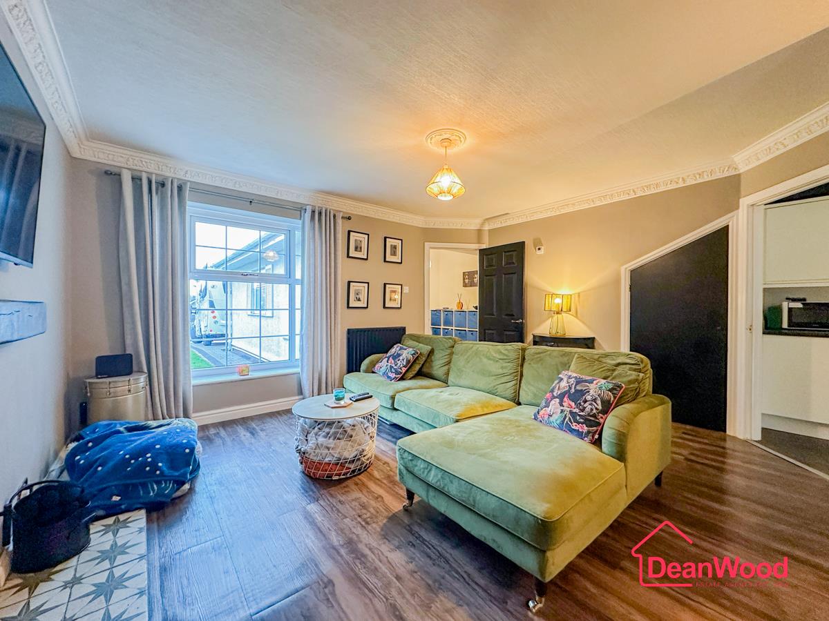 6 Larch Hill, Douglas