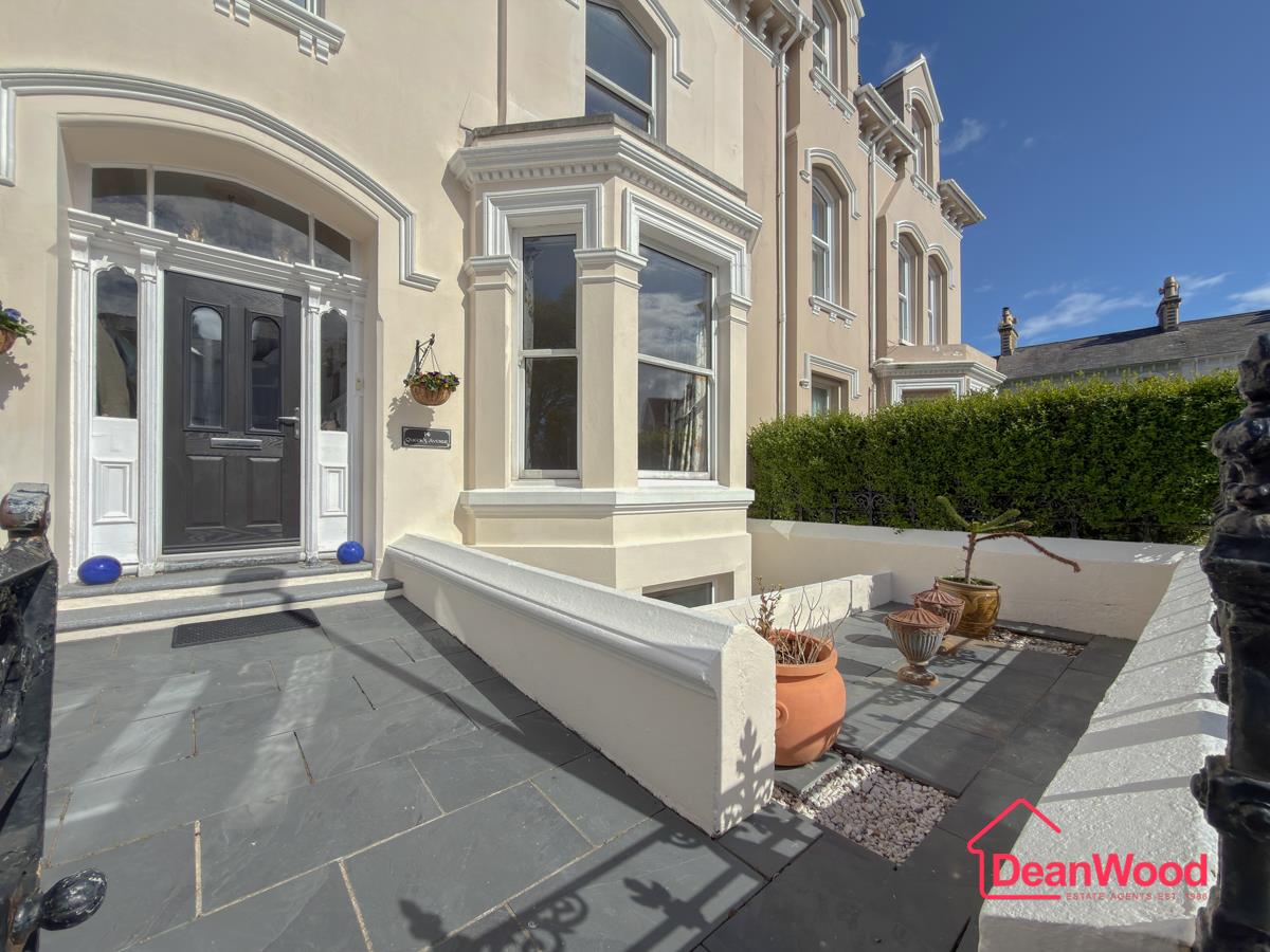 14 Queens Avenue, Douglas